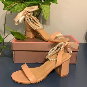 Pearl heels with bow accent.